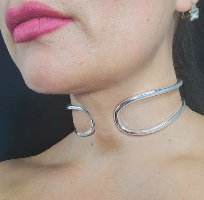 Infinity Embrace Choker (Gold)
